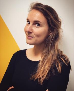 Mme Hélène THIBAULT